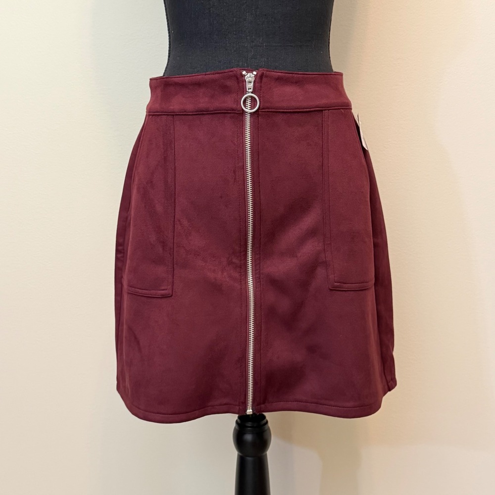 NEW Maurices Womens 6 Burgundy Wine Faux Suede Zip Front High Rise Mini Skirt